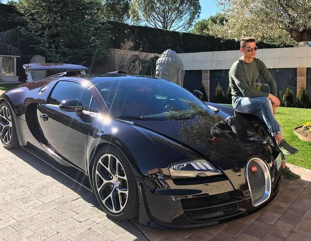 Bộ sưu tập xe của siêu cầu thủ Cristiano Ronaldo vừa lập kỷ lục ghi bàn tại Euro: Bugatti, Lamborghini, Rolls-Royce đủ cả, toàn hàng limited edition - Ảnh 3.