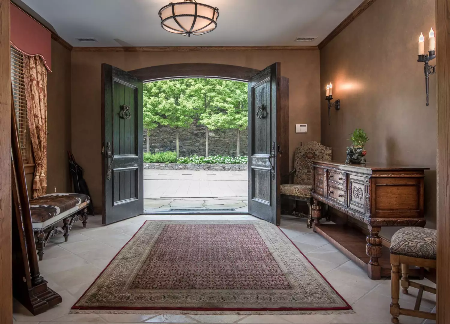 derek-jeter-house-interior-walkway