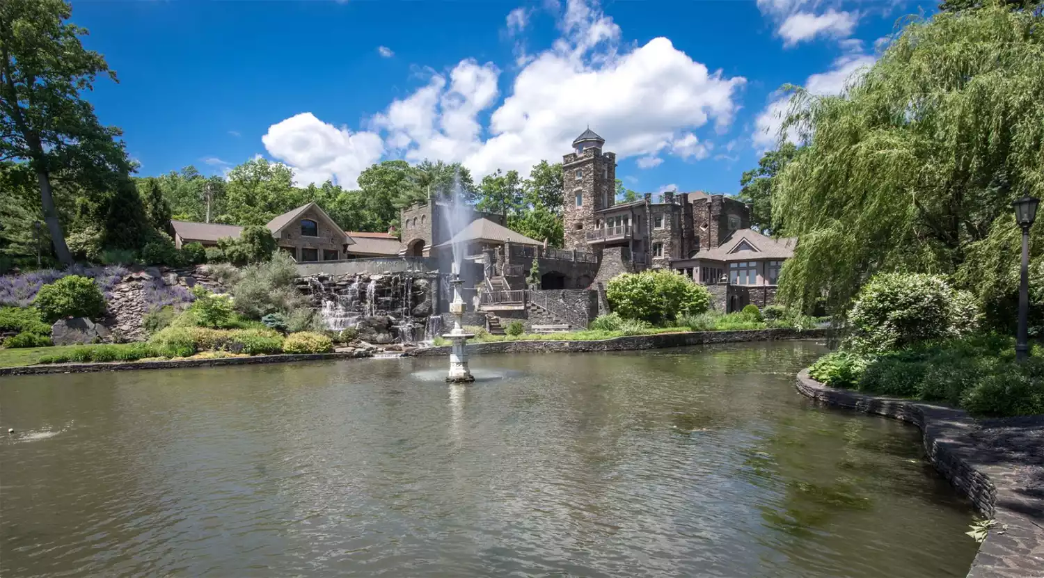 derek-jeter-house-backyard